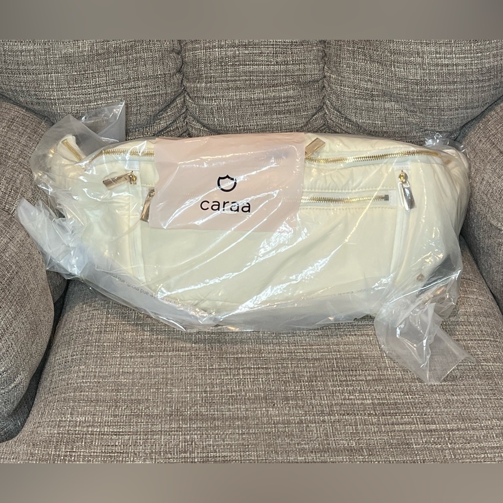 NWT Caraa large sling in Buttermilk